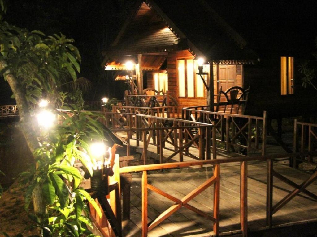 Burilamplai Resort Thung Yai Buitenkant foto
